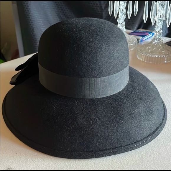 VINTAGE Black 100% Wool Hat With Removable Bow Oh-So-Stylish! - Picture 12 of 12